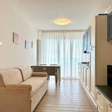 Apartment Emy Fronte Mare-carraro Immobiliare Jesolo-family *