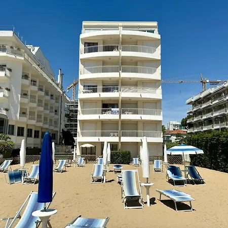 Emy Fronte Mare-carraro Immobiliare Jesolo-family