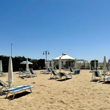 Emy Fronte Mare-carraro Immobiliare Jesolo-family * Лидо-ди-Езоло